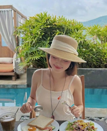 Huyền""