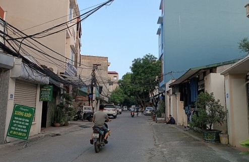 Nhỉnh 4 tỷ bán nhà mặt phố Bồ Đề, Long Biên, Kinh doanh đỉnh