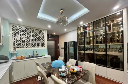 Công chúa! Nhà đẹp phố Đỗ Đức Dục, 45m2, ô tô đỗ, gần trường học, view công viên 4 tỷ 9