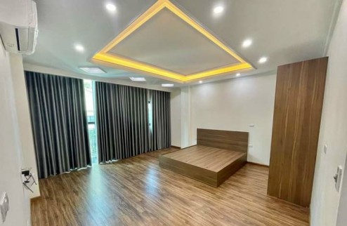 Ô tô đỗ cửa, bán nhà Đỗ Đức Dục, 41m2, Chủ cần tiền gấp để cho con đi du học cần bán 4 tỷ 5