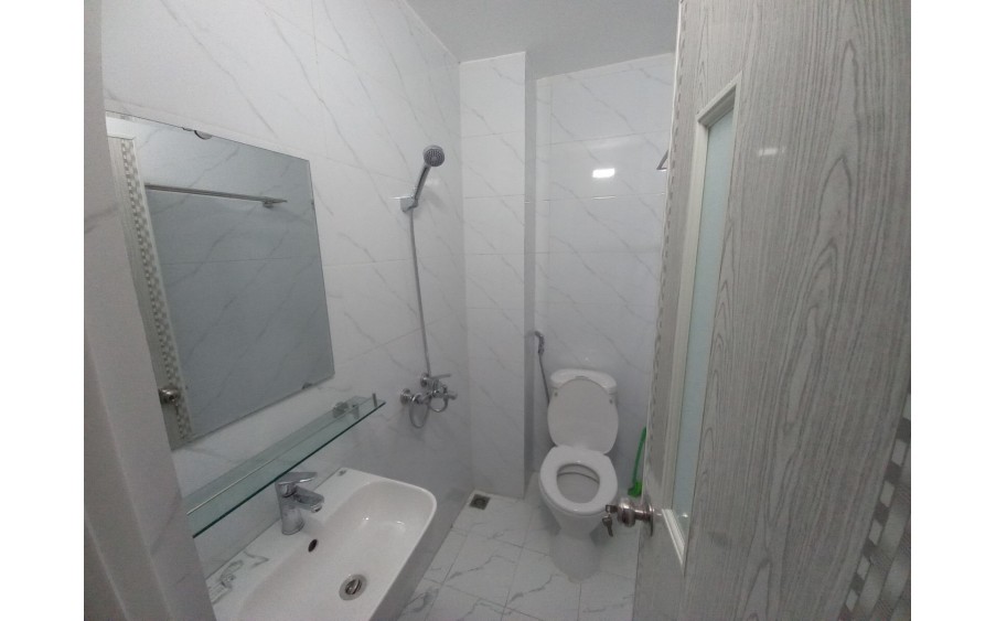 Lê Thanh Nghị, Hai Bà Trưng, nhà đẹp, ba bước ra phố, 42m2, giá chỉ 4 tỉ 5