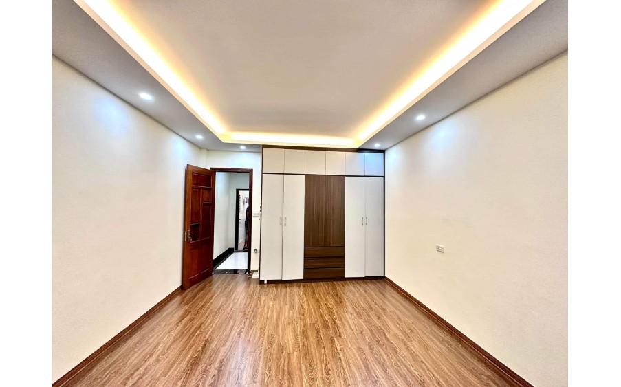 Siêu rẻ nhà phố Trương Định 40m2 3 tầng,6m ô tô nội thất hiện đại,SĐCC