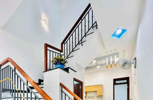 Chỉ 4,5 tỷ Hào Nam 48m2 đẹp ở luôn, sát Nhạc Viện