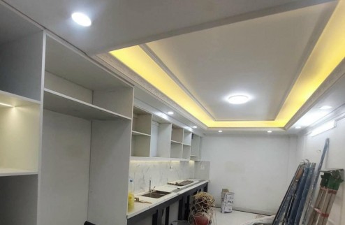 Nhà đẹp linh đàm mới long lanh.Diện tích 30m giá nhỉnh 4 tỷ,nội thất đầy đủ  thiếu mỗi ac về ở