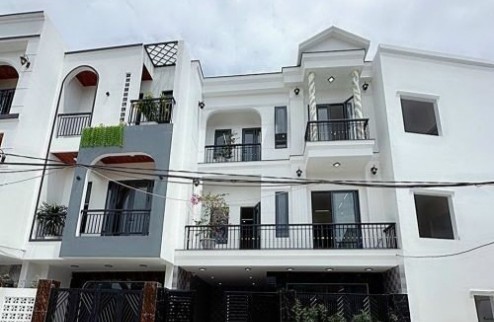 Nhà 3 tầng mới xây Ô TÔ đậu, đường Tô Hiệu, ngã 4 Hoàng Thị Loan