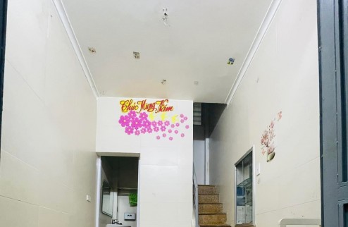 Cần bán nhà giá cực rẻ 3 tầng 1tum tại ngõ Văn Hương - Đống Đa
