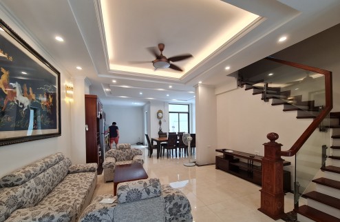 Bán biệt thự 106m2 phố Nghi Tàm, Tây Hồ Thang máy XỊN Nội thất Đẳng cấp 10m 2 Ô tô 19.5 Tỷ