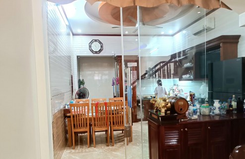 Nhà độc lập 4 tầng tuyệt đẹp tại Đinh Nhu, Lê Chân Ô tô vào trong nhà