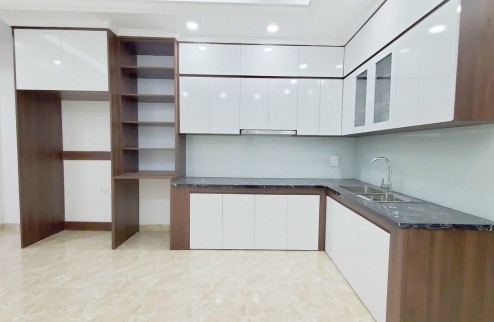 Ngõ 68 Cầu Giấy - nhỉnh 7 tỷ 7 tầng thang máy 40m2 kinh doanh