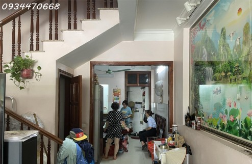 Cho thuê nhà riêng 4 tầng mặt đường QL1 Ngọc Hồi, Thanh Trì, Hà Nội