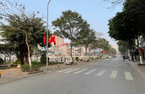 Bán nhà mặt phố Giang Biên, đoạn sầm uất nhất, 52m, MT5m, hơn 5 tỷ