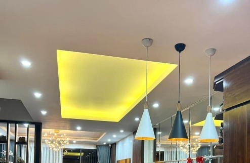 Bán Nhà Mặt Phố Giảng Võ DT 54m2 Kinh Doanh Sầm Uất Mặt Tiền 4,5m Đường Đôi Cực Đẹp