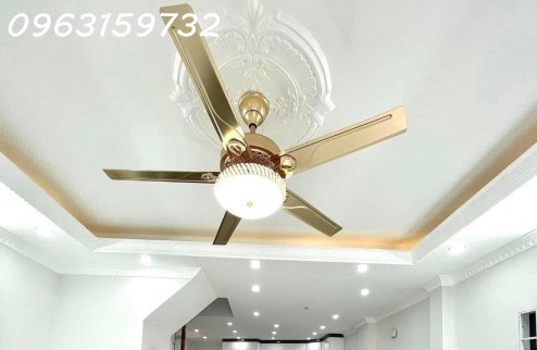 BÁN NHÀ CỰ LỘC THANH XUÂN HÀNG XÓM ROYAL, 42M2 5 TẦNG NHỈNH 4 TỶ NGÕ THÔNG