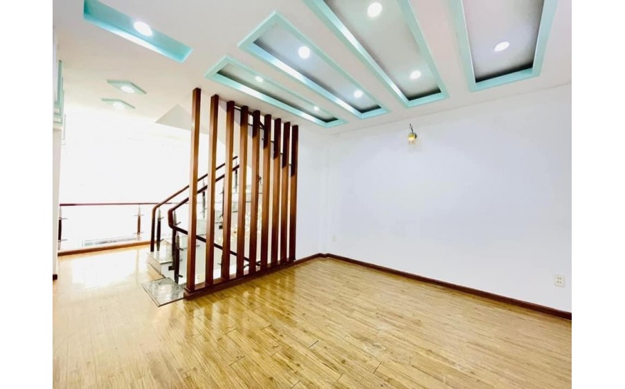 Nhà hiếm Tống Văn Hên, Tân Bình, 40m2,  3 tầng, xe hơi đỗ cổng, chỉ 4,1 tỷ