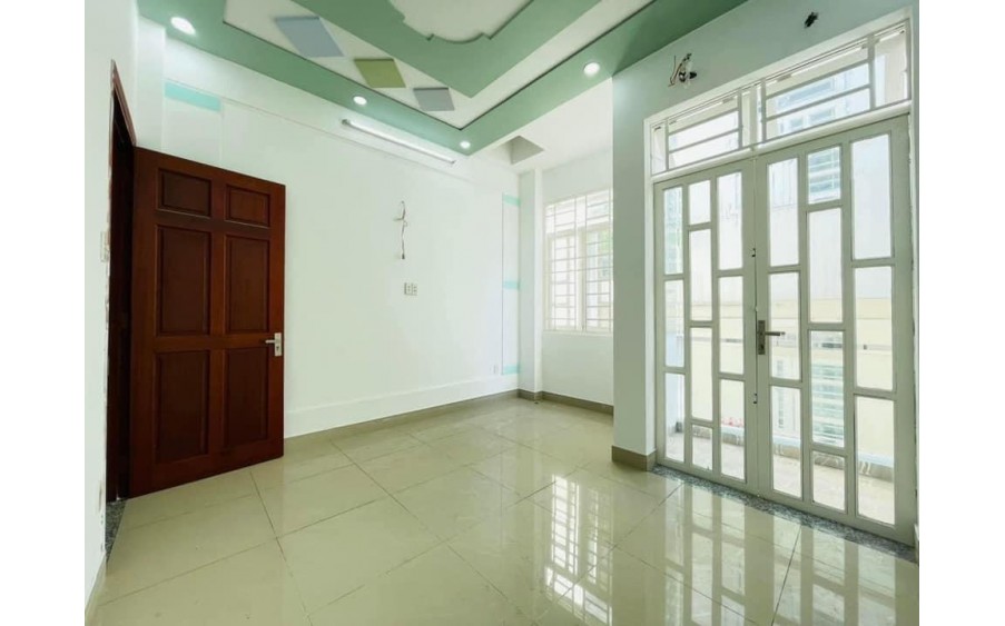 Nhà hiếm Tống Văn Hên, Tân Bình, 40m2,  3 tầng, xe hơi đỗ cổng, chỉ 4,1 tỷ