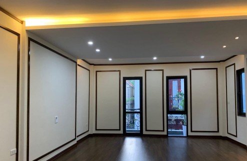 Bán Tòa căn hộ 204m2 phố Đội Cấn, Ba Đình Gara Ô tô tránh Thang máy Dòng tiền 3 tỷ/năm Giá 42.2 Tỷ