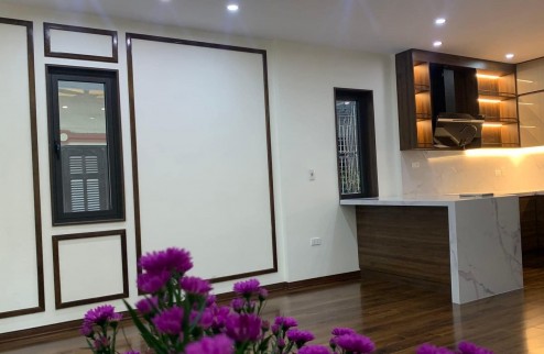 Bán Tòa căn hộ 204m2 phố Đội Cấn, Ba Đình 44 phòng Thang máy Dòng tiền 3 tỷ/năm Giá 42.4 Tỷ