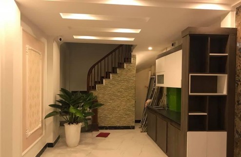 Đầu phố Láng; 37.9m2; nhà 5 tầng! Chỉ 4.15 tỷ - Lô góc mới tinh