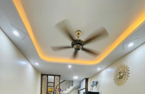 Bán nhà 82 hồ Đền Lừ, Hoàng Mai 36m, 5T, Mt 4m lô góc, đẹp, hiện đại, gần hồ, 3.8 tỷ