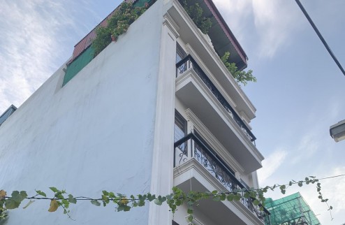 bán nhà lô góc Ngọc Lâm-Nguyễn Văn Cừ, 65m² x 5tầng, gara, full nội thất