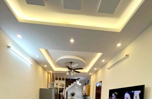 Bán nhà 45m2 phố Hoàng Hoa Thám, Tây Hồ 11 phòng ngủ Dòng tiền ổn định Giá 6.1 Tỷ