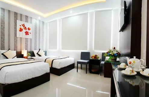 Khách sạn 8 tầng  MT Nguyễn Văn Thoại, sát biển, doanh thu khủng, giá đầu tư.