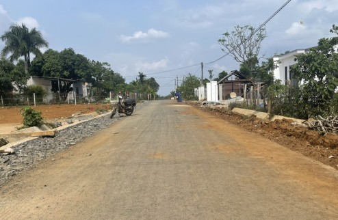 Bán đất mặt tiền đường nhựa Nguyễn Minh Châu để kinh doanh, KDC p.Thống Nhất-Buôn Hồ-Đắk Lắk rẻ