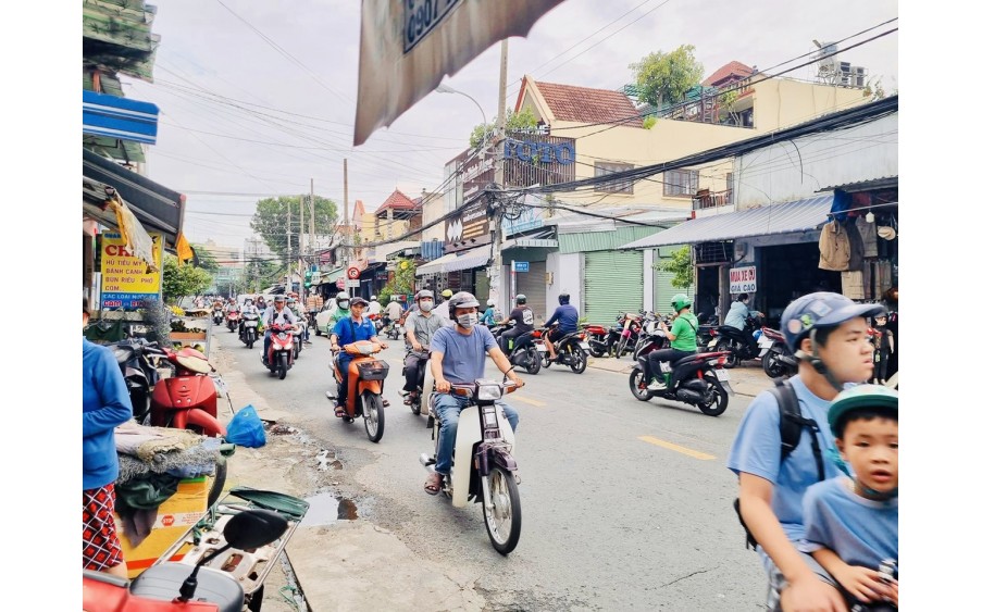 THẠCH LAM 2 MẶT TIỀN KINH DOANH TRƯỚC SAU - NGAY NGÃ 5 - ĐANG SẴN DÒNG TIỀN CHO THUÊ