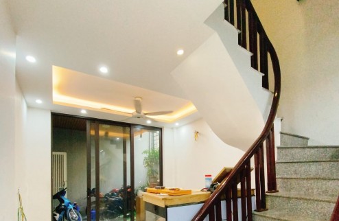 Cực Hiếm, Bán nhà riêng Cầu Giấy 50m2, 5 tầng đẹp chắc chắn chỉ với 5 tỷ