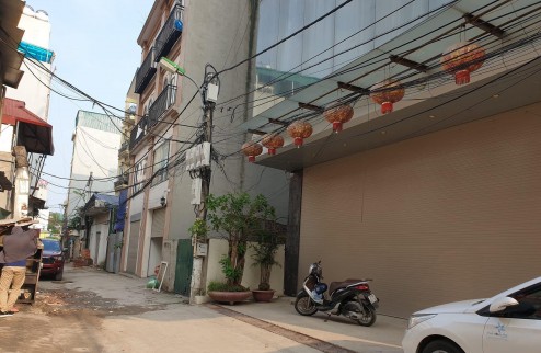 bán toà nhà Long Biên, 245m x 6tầng, mặt tiền 13m, móng 11 tầng, thang máy, thông sàn