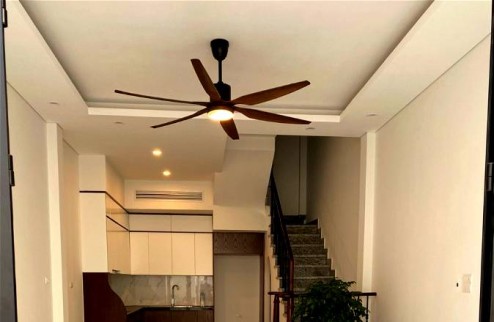 Bán gấp gấp Ngọc Thụy 40m2, T5, mt_5m,  Hơn 5 tỷ Long Biên Hà Nội