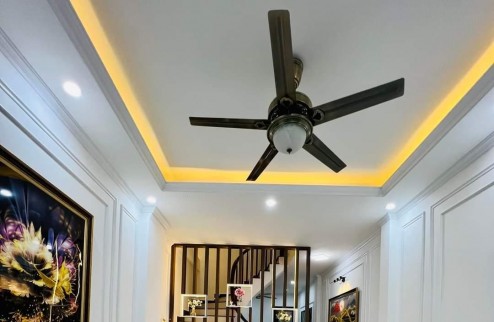 Thật hiếm ! Tây Hồ, 5 tầng mới, 40m2, ngõ thông, trước nhà rộng, gần Ô TÔ, 5P ra Hồ, chỉ nhỉnh hơn 5 tỷ.