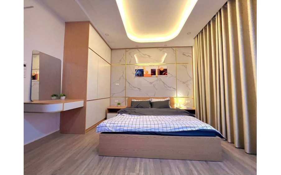 Nhà Bạch Mai gần công an phường  40m2, MT  rộng, 4T ở luôn, giá rẻ chỉ 3 tỷ 6. LH 0987136162