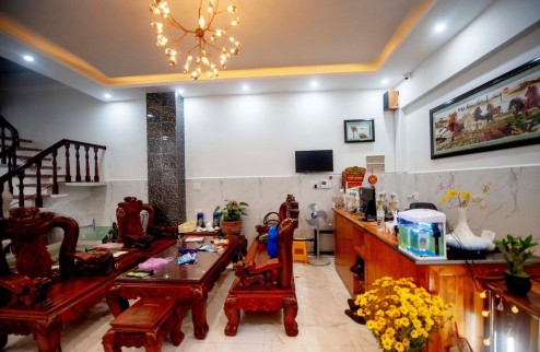 Bán khách sạn mặt tiền Bùi Thị Xuân Đà Lạt 18 phòng