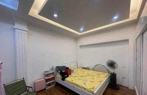 Bán nhà ngõ 94 Hoàng Ngân Cầu Giấy 43m2 x 5T gần ô tô , 35m ra phố mới đẹp siêu thoáng 4.3 ty