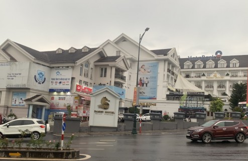 Nhà MT Trần Phú kế bên vòng xoay đối diện khách sạn Sammy Đà Lạt , 89m2, ngang 5.6m