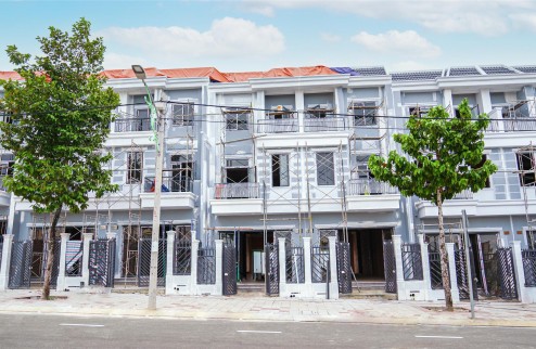 Bán nhà 2 lầu 1 trệt ở ngay trung tâm thành phố Đồng Xoài tỉnh Bình Phước