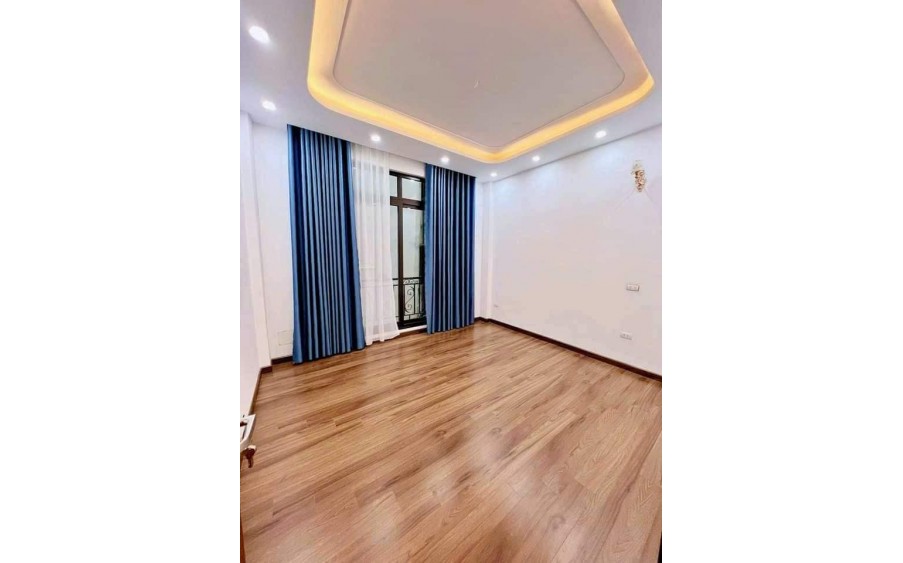 NHÀ MỚI ĐẸP 5 TẦNG DT:45M2 MT: 4.3M (TỔNG 7 P NGỦ ) GIÁ:5.6 TỶ GẦN PHỐ CÁT LINH  QUẬN ĐỐNG ĐA .