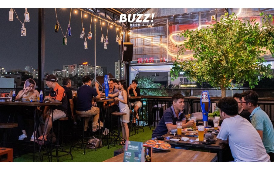 Cho thuê hoặc sang quán Beer Garden 220m2 tầng 2 mặt tiền Trần Não