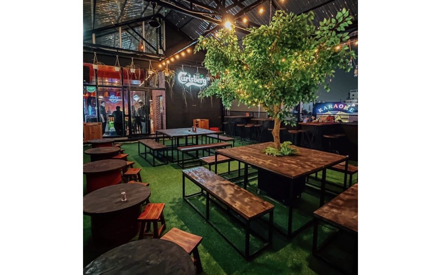 Cho thuê hoặc sang quán Beer Garden 220m2 tầng 2 mặt tiền Trần Não