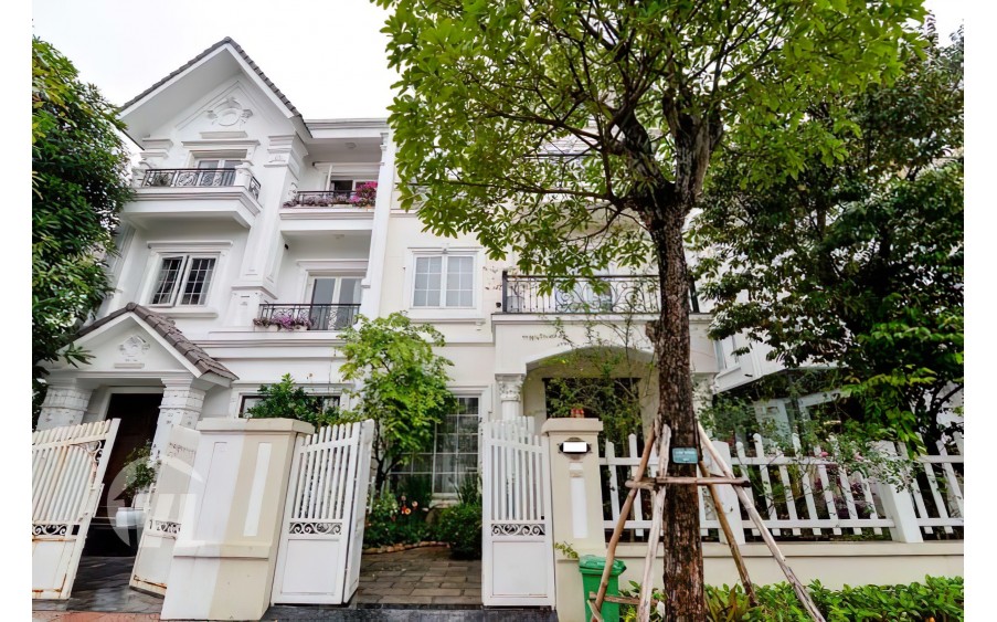 Cho thuê Biệt thự Anh Đào 9-03 ,Vinhomes Riverside, gần Vincom Plaza Long Biên đã cho người nước ngoài thuê hết nhiệm kỳ về nước cuối T12 nên có nhu