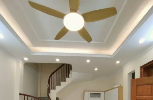 Bán nhà ngõ chợ Phúc Đồng, ô tô đỗ cổng, 30m2 x 5 tầng, giá 3 tỷ 350 triệu.