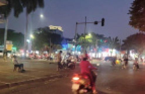 Bán nhà mặt phố Hoàng Quốc Việt - vỉa hè to - kinh doanh sầm uất,sung quanh nhiều tiện ích giữa con phố lớn nhất khu vực.