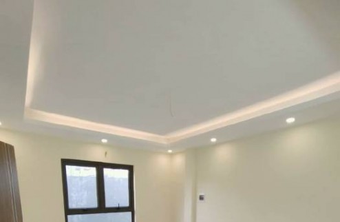 Bán nhà ngõ chợ Phúc Đồng, ô tô đỗ cổng, 30m2 x 5 tầng, giá 3 tỷ 350 triệu.