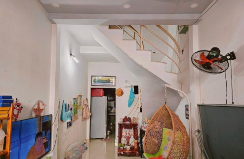 Bán nhà Ng Bỉnh Khiêm, hiếm , 60m2, 3pn, hẻm thông, nở hậu, chỉ 4ty99