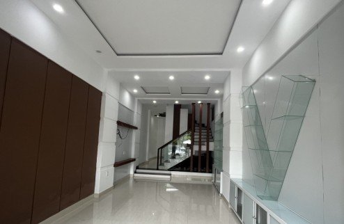 ► Nhà mặt tiền đường 7.5m Thanh Sơn Hải Châu, cạnh ĐHSPKT, 3 tầng KD