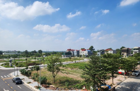 Chính chủ cần bán mảnh đất 400m² Cộng hòa, Phù Linh giá chưa đến 10 triệu/m². Gần trung tâm thị trấn Sóc Sơn chia được làm 3 lô mà giá quá rẻ.