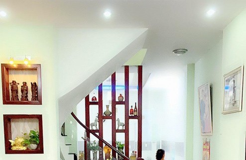 SÁT VÁCH QUẬN 7 - CHÍNH CHỦ TRANG BÌA - 70M2 NGANG 4M HẼM Ô TÔ 7M CHỈ 5 TỶ X.