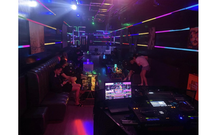 Chính chủ san nhượng quán Hutt Lounge