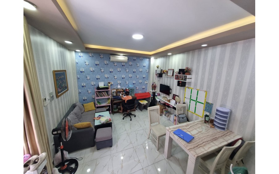 QUẬN 10.Thành Thái 30M2, 4 tỷ9.HẺM 5M.NHÀ MỚI